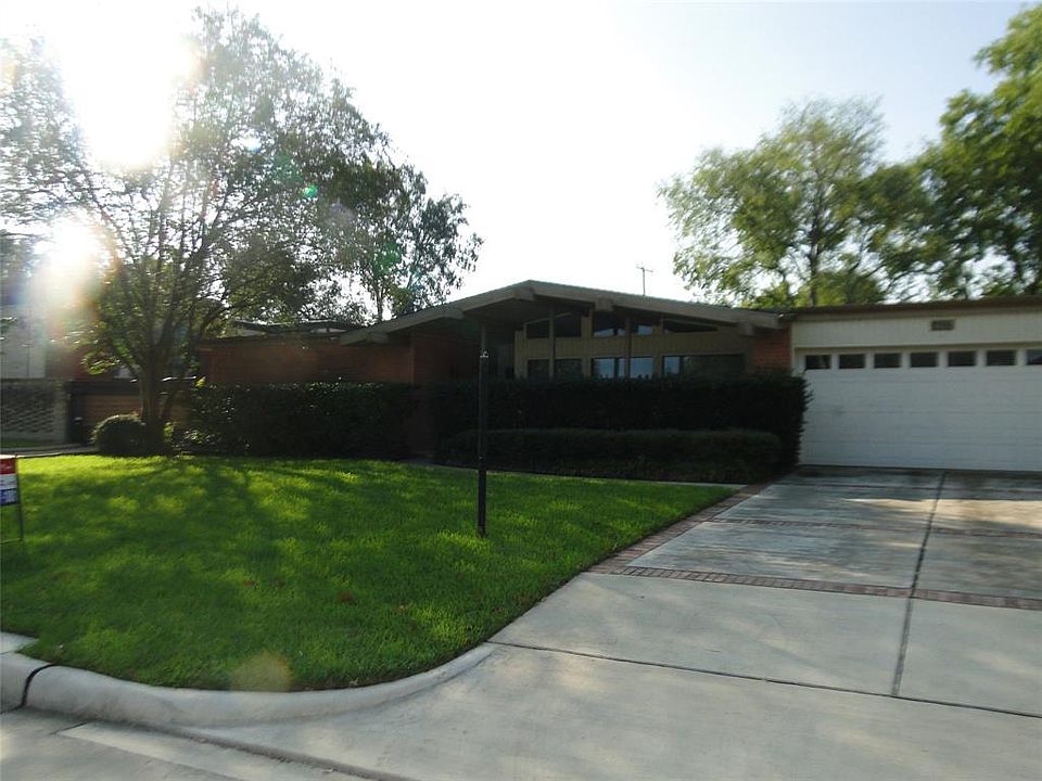 1st image of 4427 Woodvalley Dr