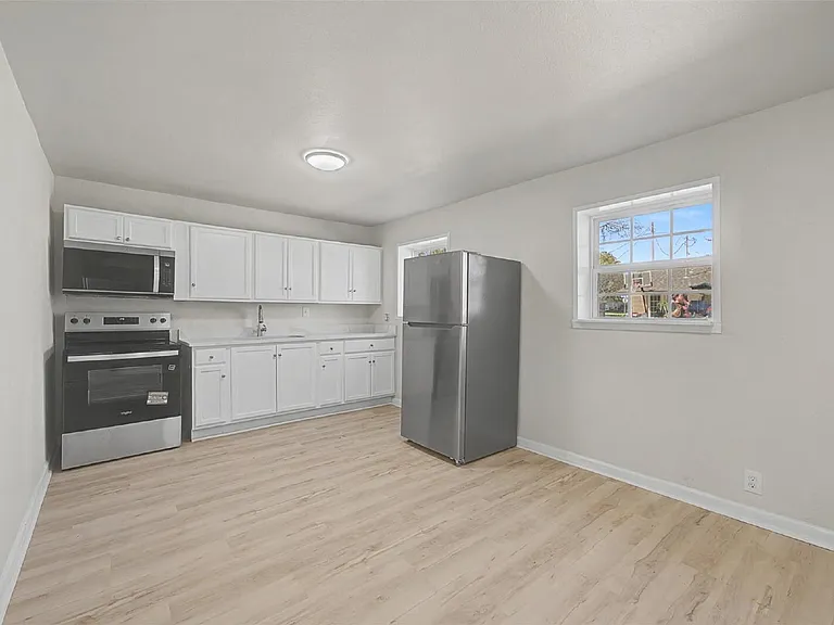 9021 White Settlement Rd #B — Photo 6
