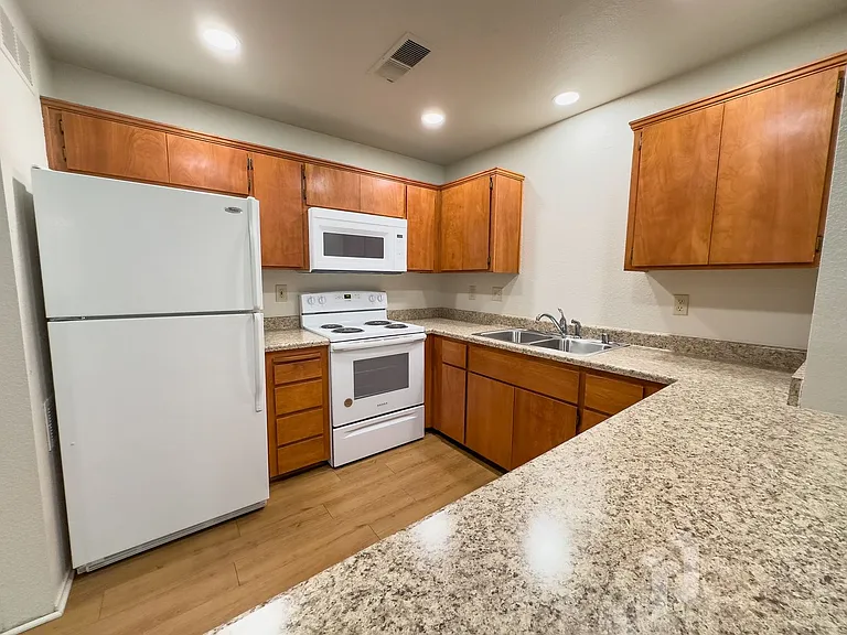 Amanda Place Apartments — Photo 35