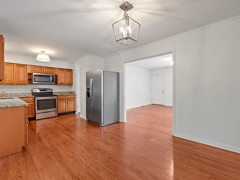 8045 Sabre Dr — Photo 22