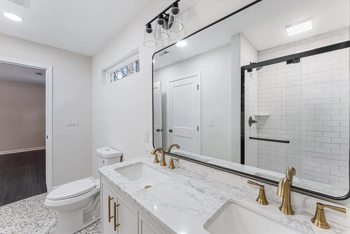 3 bed, 1388 sqft, $2,400 — Photo 2