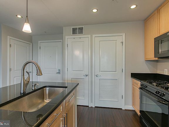 3rd image of 820 N Pollard St APT 305