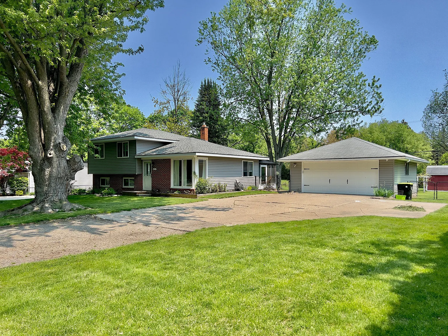 671 Slocum Dr photo 1