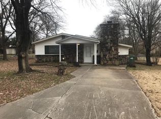 907 N 10th St, Rogers, AR 72756