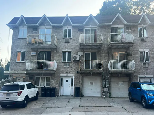 8684 Midland Pkwy, Jamaica, NY 11432