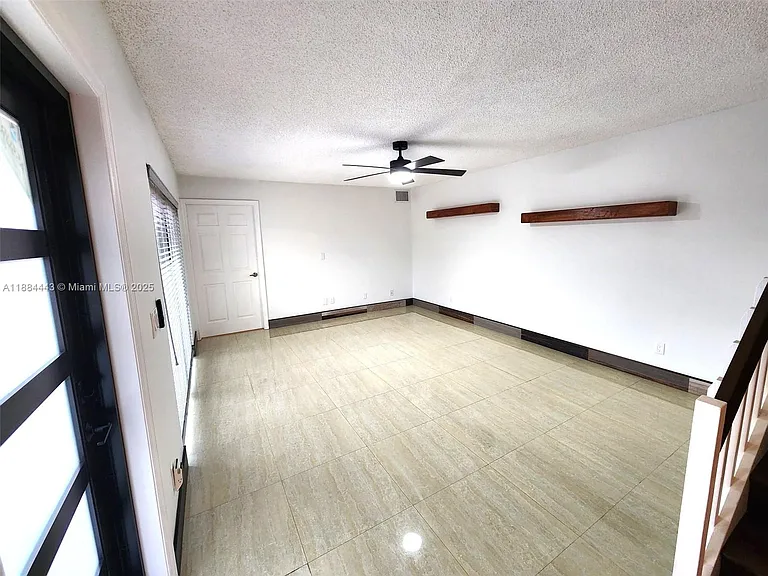1150 SW 118th Ter — Photo 6
