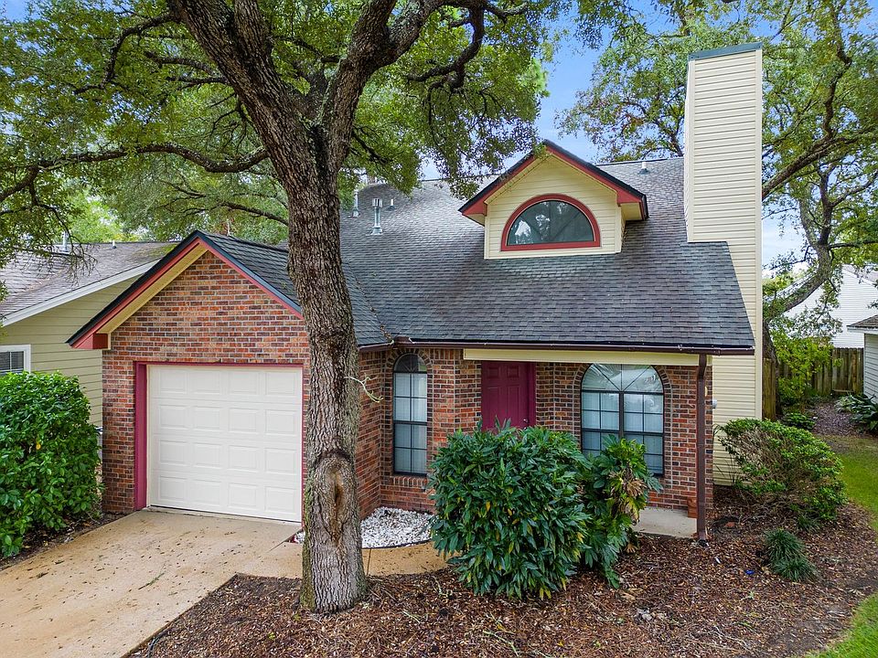 1st image of 236 Parkwood Cir