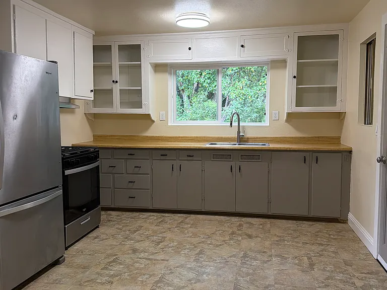 8267 Pinecrest Dr — Photo 3