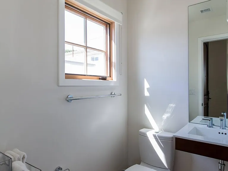 1319 Yale St #1 — Photo 36