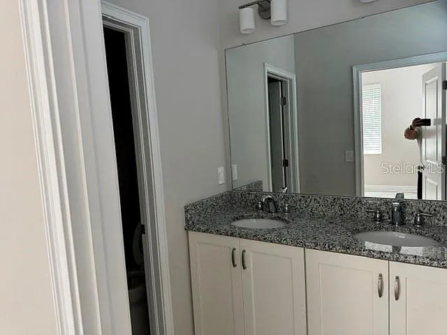 2531 W Walnut St — Photo 9