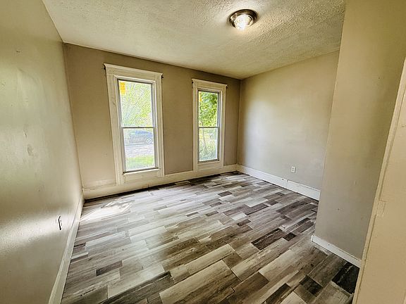 5th image of 3838 Marvin Ave