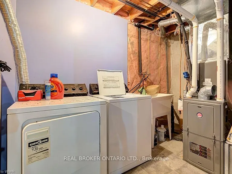 555 Mariner Dr — Photo 32