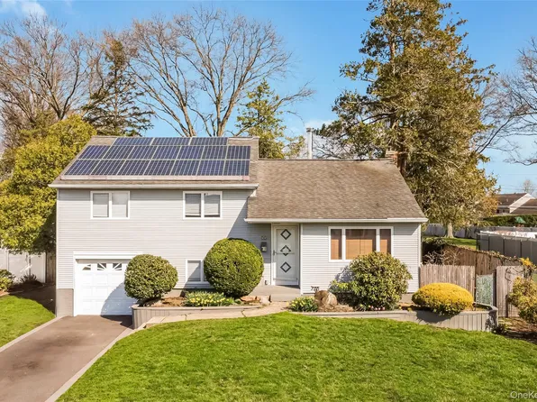 55 Amherst Drive, Massapequa, NY 11758