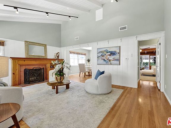 3rd image of 4519 Camellia Ave