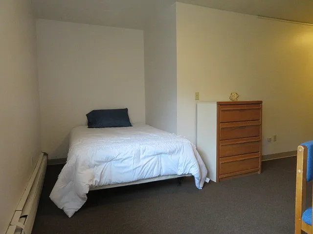 212 E State St — Photo 13