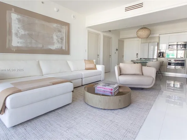 92 SW 3rd St APT 1711, Miami, FL 33130