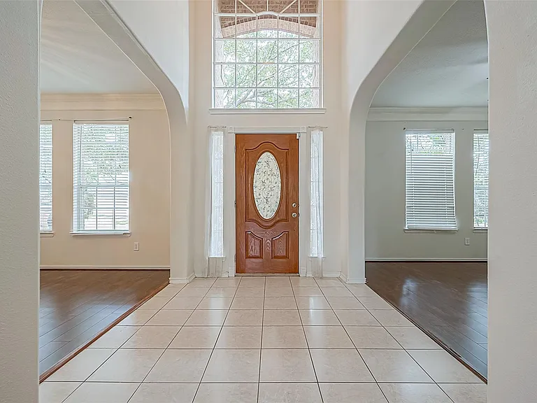 2422 Leanett Way — Photo 6
