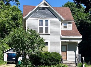 827 N Spring St, Elgin, IL 60120