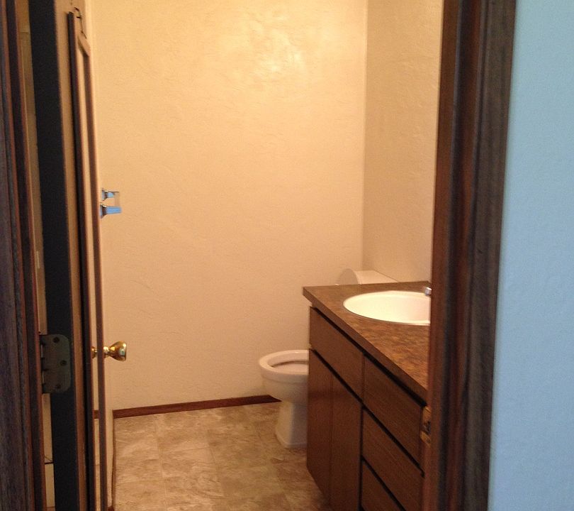 1st image of 855 SW Washington Ave APT 4