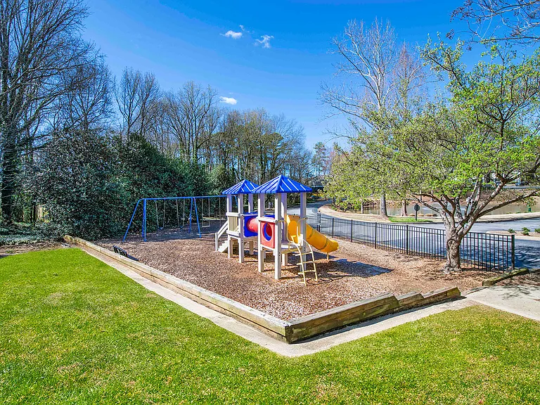 MAA Park Place — Photo 9