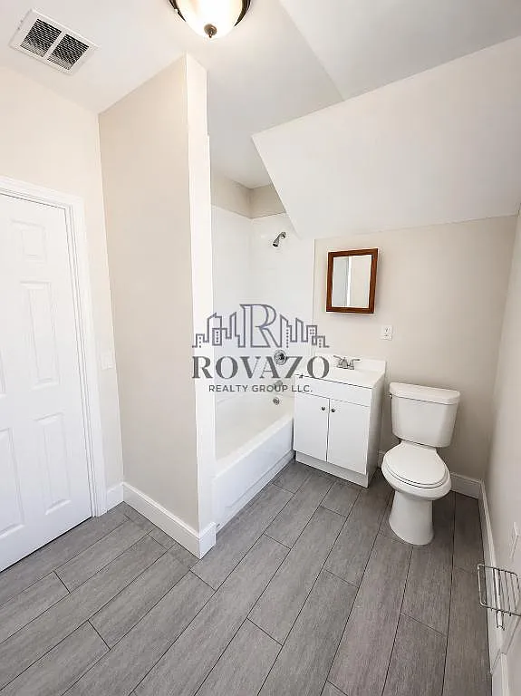 3 bed, 700 sqft, $1,900 — Photo 4