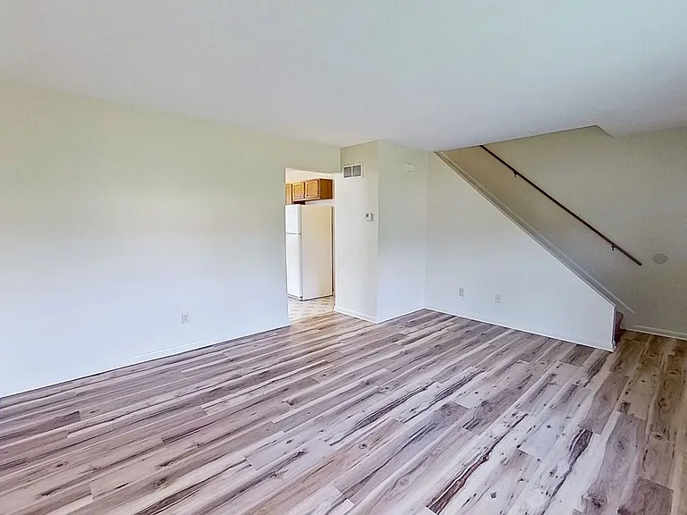 214 Craigdan Dr — Photo 2