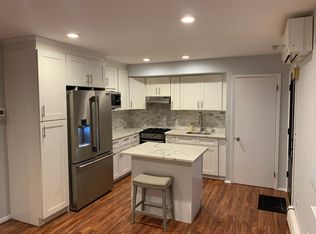 16 Caroline Dr FLOOR 2, Huntington Station, NY 11746