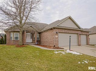 2114 W Forestglen Dr, Peoria, IL 61615