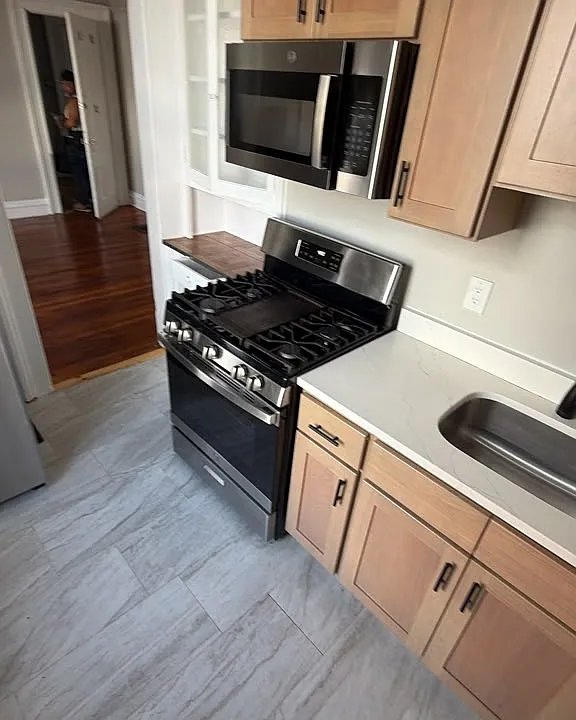 6 Elm St #8A