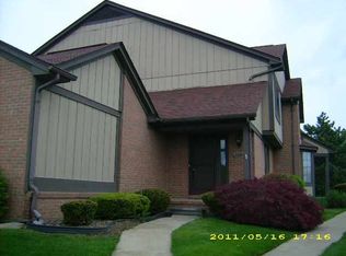 405 Meadow Bridge Dr, Rochester, MI 48307