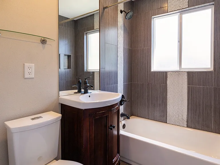 2140 Benton St — Photo 15