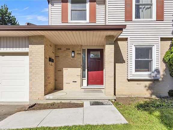 4th image of 127 Acorn Cres