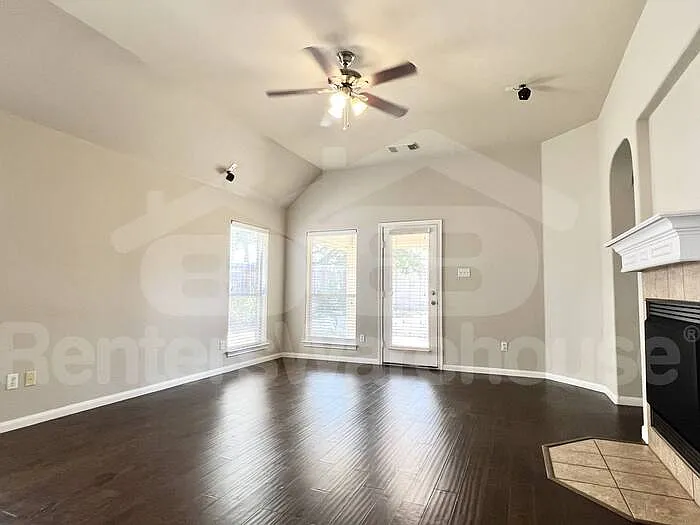 2217 Westfalian Trl — Photo 7