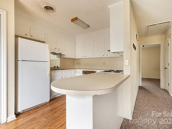 4th image of 281 S Herlong Ave APT E