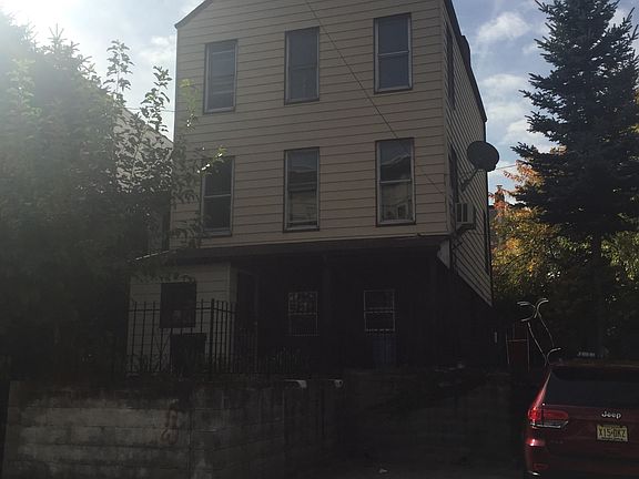 2nd image of 51 Stuyvesant Ave
