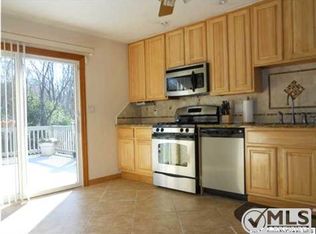 33 Ravatt Rd, Port Monmouth, NJ 07758