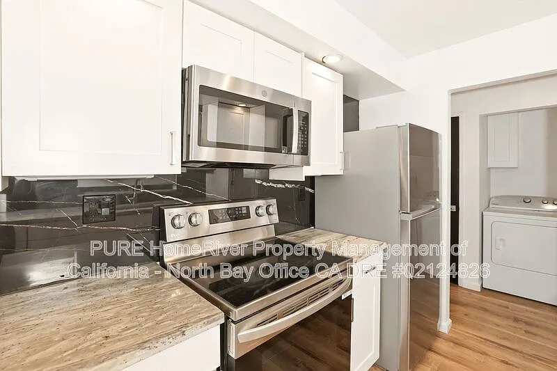 3 bed, 2.5 bath, 1260 sqft, $2,800 — Photo 3