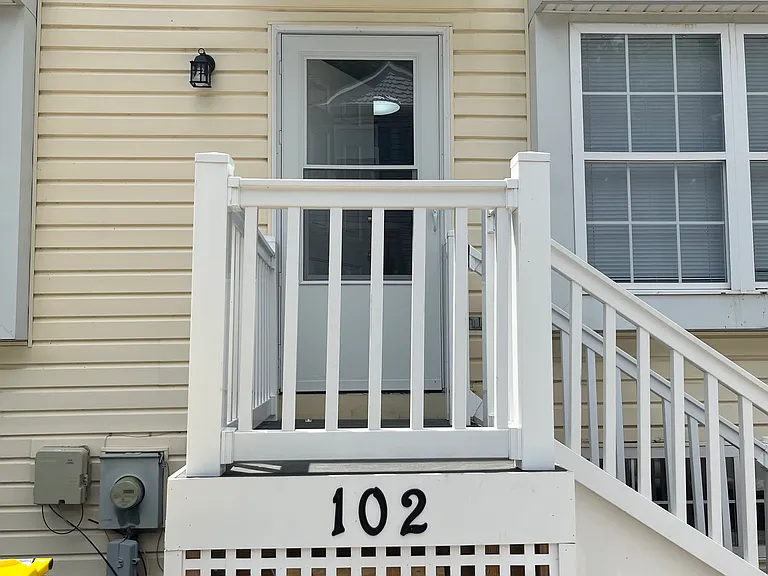102 Gateway Dr — Photo 2