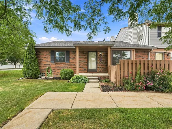 2071 Vine Way Dr APT 82, Canton, MI 48188