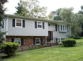 97 Lake Rd, Valley Cottage, NY 10989