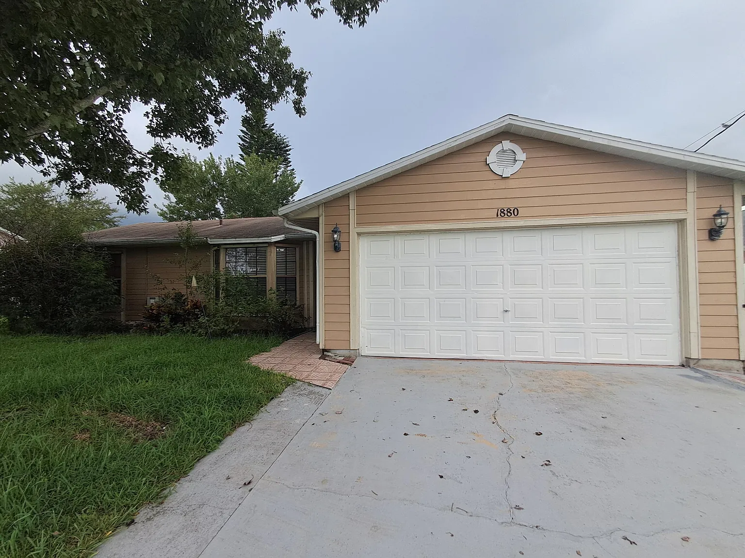3 bed, 2.0 bath, 1366 sqft, $2,500 — Photo 2