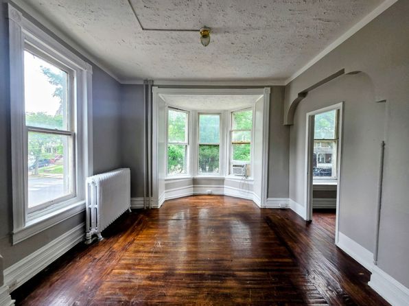 1048 W Walnut St APT 3