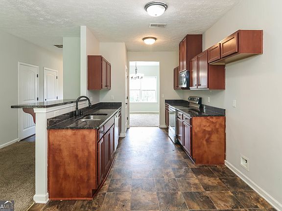 2nd image of 20 Forest Ridge Ln