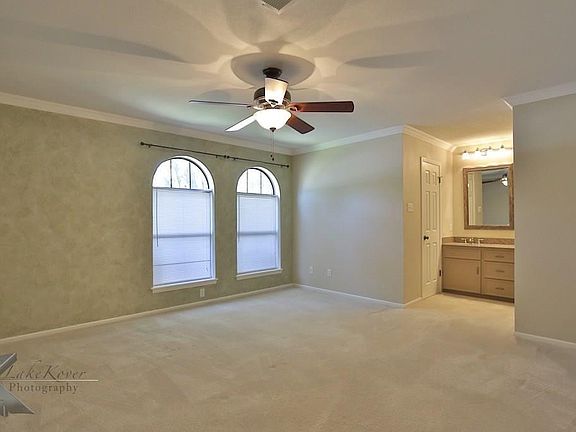 4th image of 4750 Royal Crest Dr
