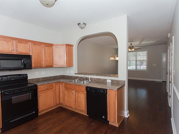 3rd image of 31 Logan Ln