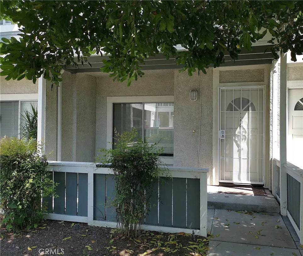 2 bed, 2.5 bath, 932 sqft, $2,400 — Photo 2