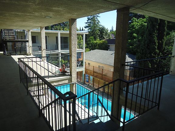 4th image of 104 Glen Eyrie Ave #14
