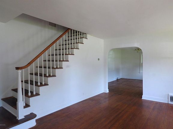 3rd image of 473 E Napier Ave