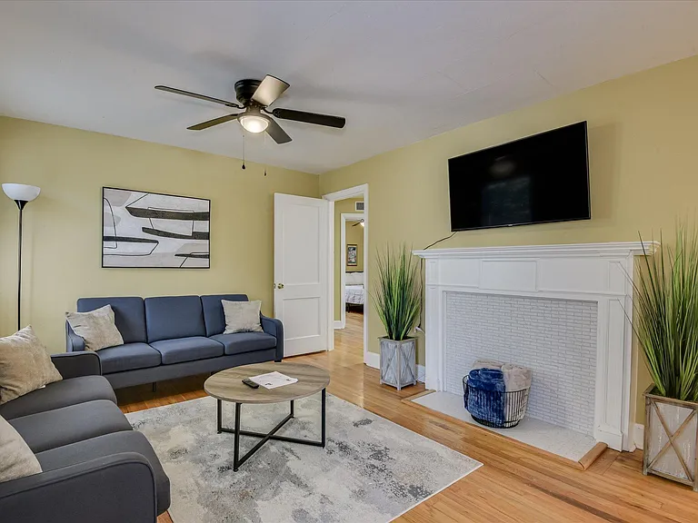 1803 Heath St — Photo 9