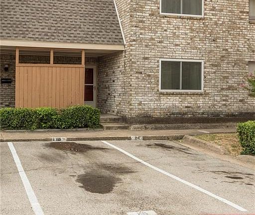 3rd image of 122 Village North Dr #122